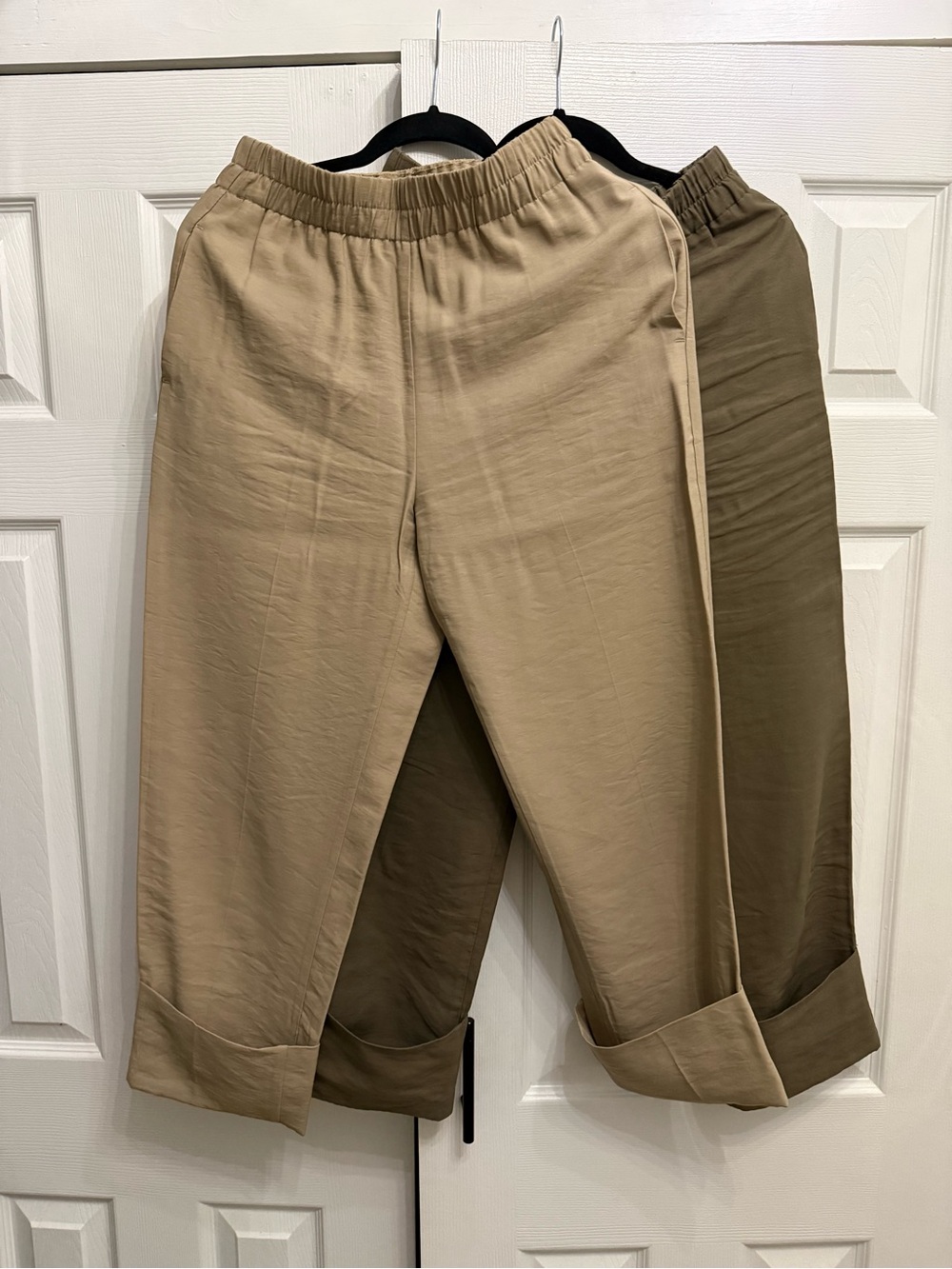 Zara Cropped Elastic-Waist Ankle Pants in Beige and Olive (2 pairs)